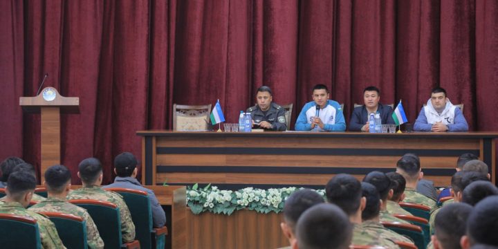Boks bo’yicha Osiyo chempioni harbiylar bilan uchrashdi